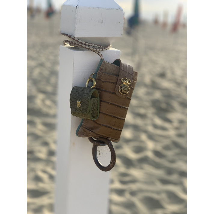 ETUI AIRPOD JAMIE LEZARD KAKI CLARIS VIROT